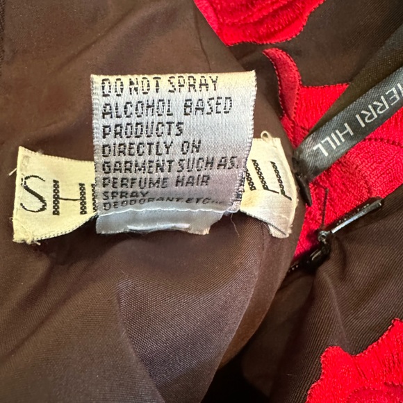 Sherri Hill Dress (53023) - Size 2. (SEE VIDEO) - Picture 10 of 10